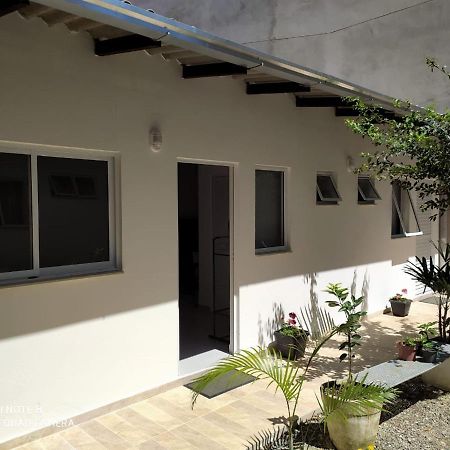 Pousada Casa Verde - Quartos Individuais - Smart Tv 32 - E Banheiro Privativo Daire Itajaí Dış mekan fotoğraf