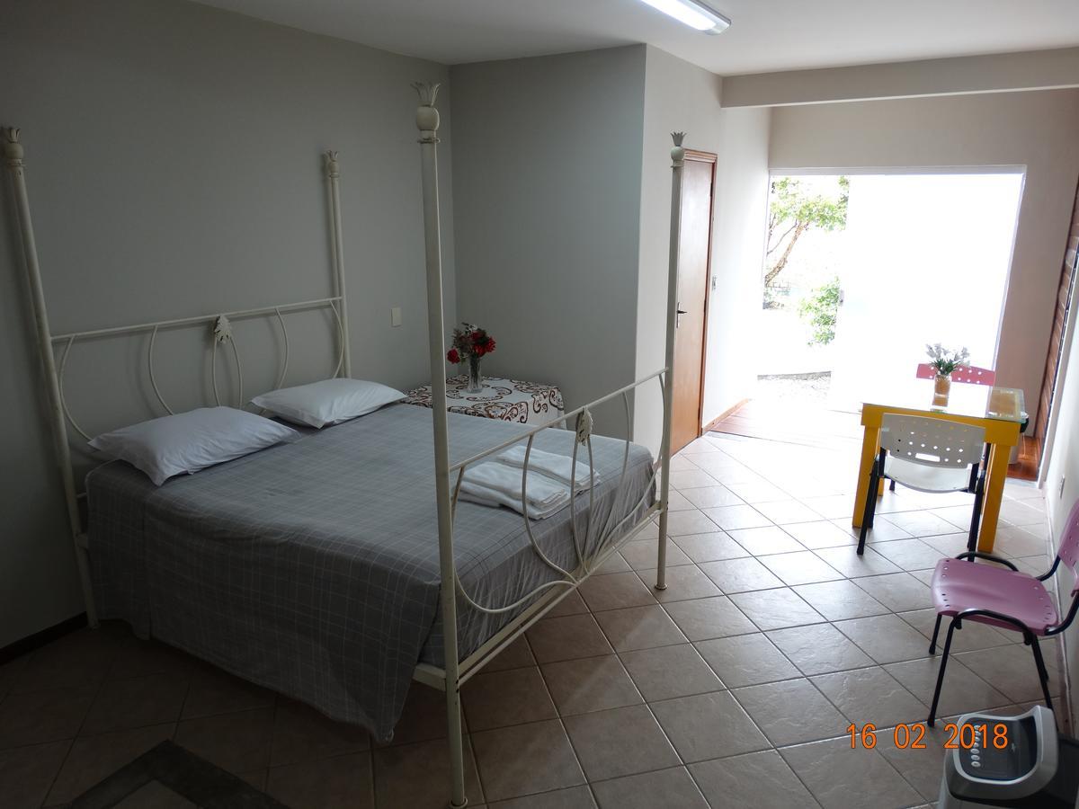 Pousada Casa Verde - Quartos Individuais - Smart Tv 32 - E Banheiro Privativo Daire Itajaí Dış mekan fotoğraf