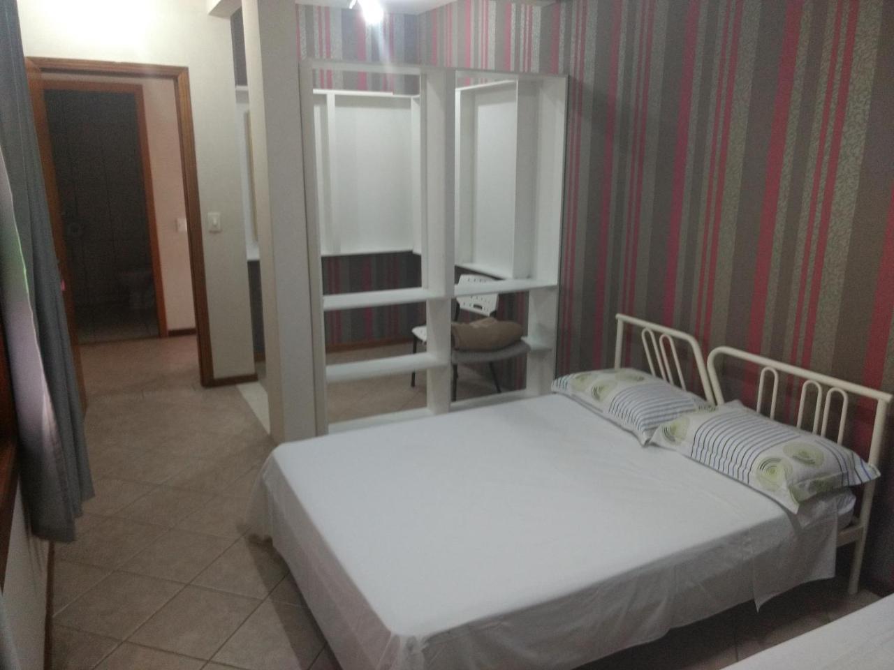 Pousada Casa Verde - Quartos Individuais - Smart Tv 32 - E Banheiro Privativo Daire Itajaí Dış mekan fotoğraf